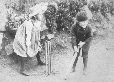 Virginia and Adrian Stephen play cricket in Cornwall, ca. 1886